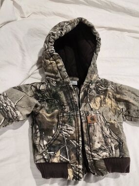 6m Carhartt Camo Insulated Jacket